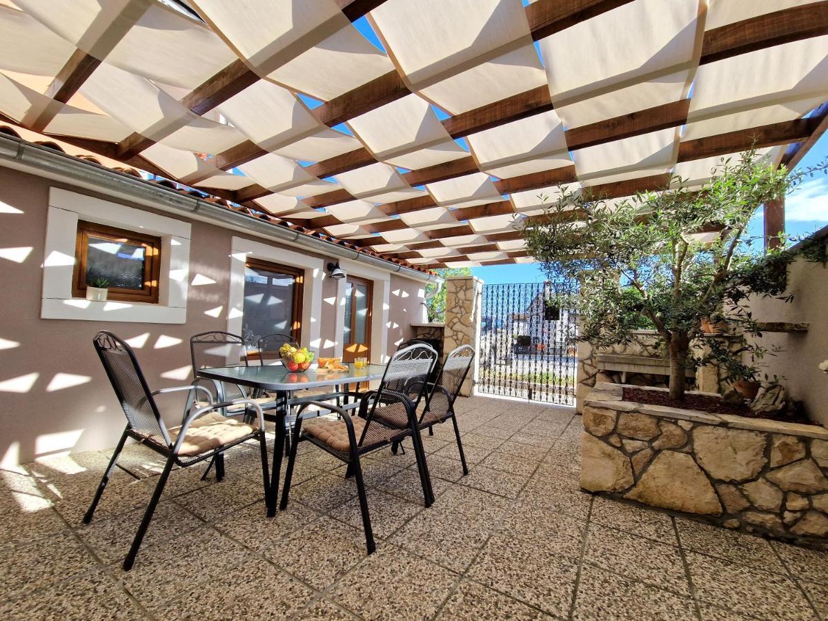 House Margerita Villa พูลา ภายนอก รูปภาพ
